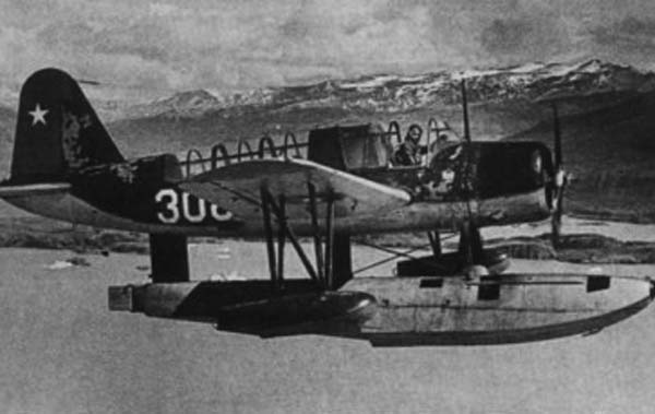 Dos Aviadores Pioneros en la Antártica: Arturo Parodi y Félix Tenorio