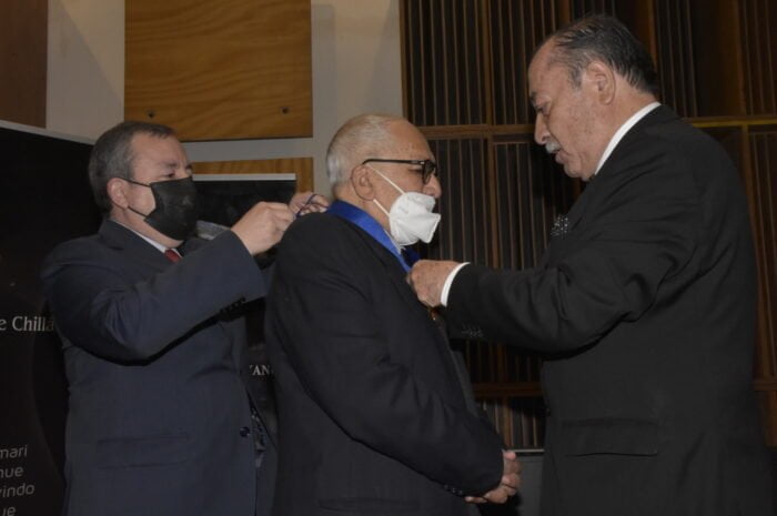 Dr. Alejandro Witker, condecorado por el Instituto O’Higginiano de Chile. Elocuente discurso sobre Patriotismo.
